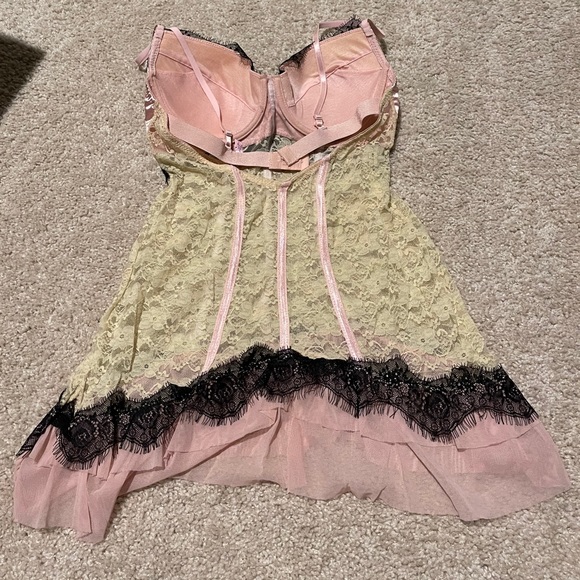 Lingerie - Picture 4 of 4